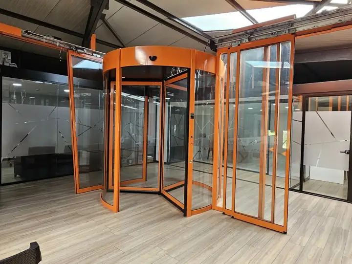 Uși rotative