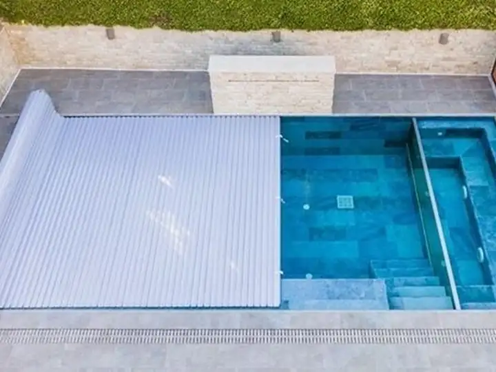 Jaluzele, porți și acoperiri pentru piscine